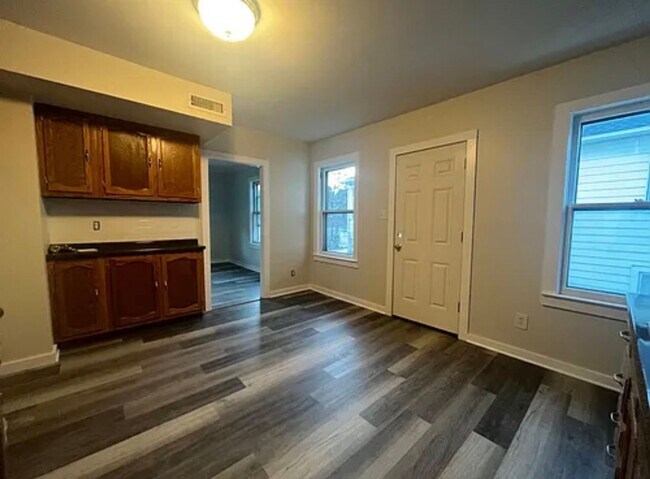 Building Photo - 24 Christine St