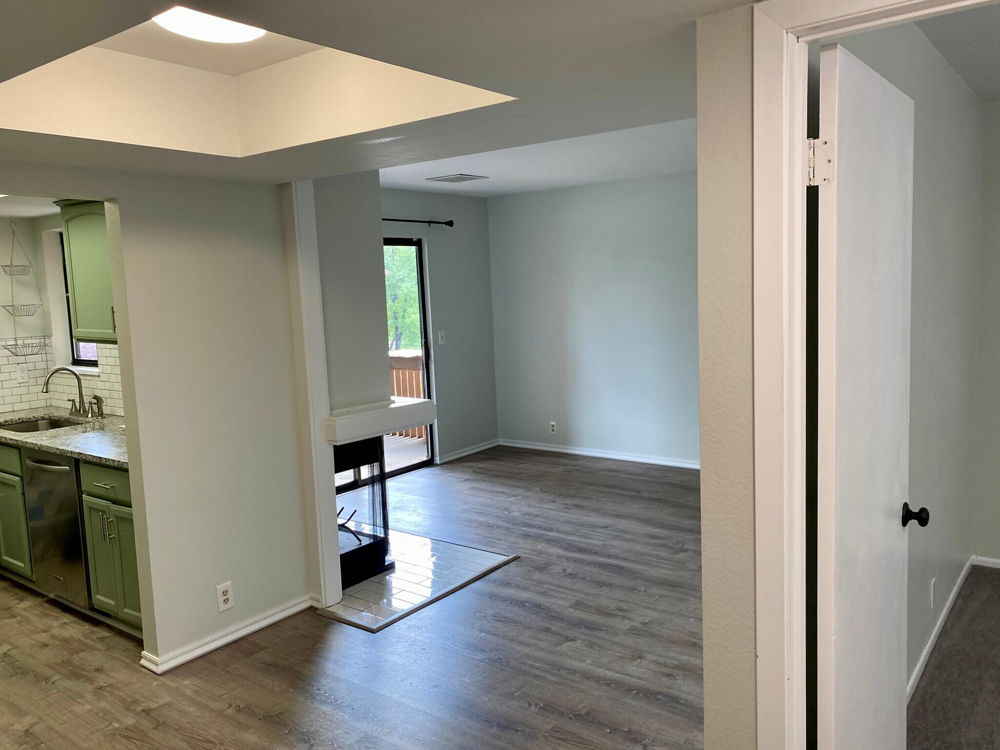 Building Photo - 1087 E Countrywoods Cir