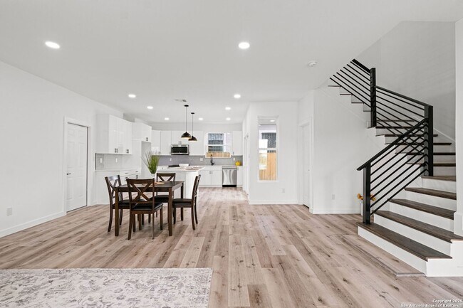 Building Photo - 420 Dreiss St