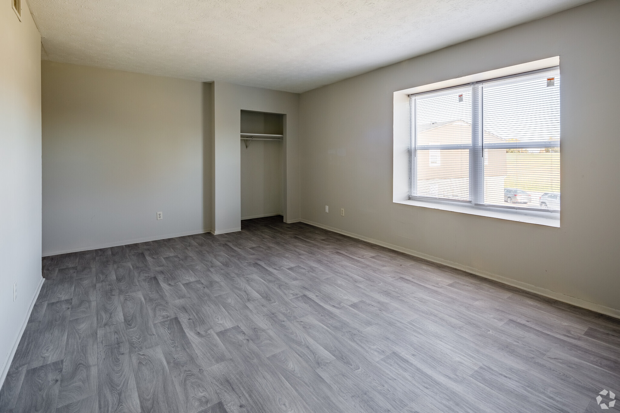 1BR, 1BA - 600SF - Living Room - River Glow Apartments