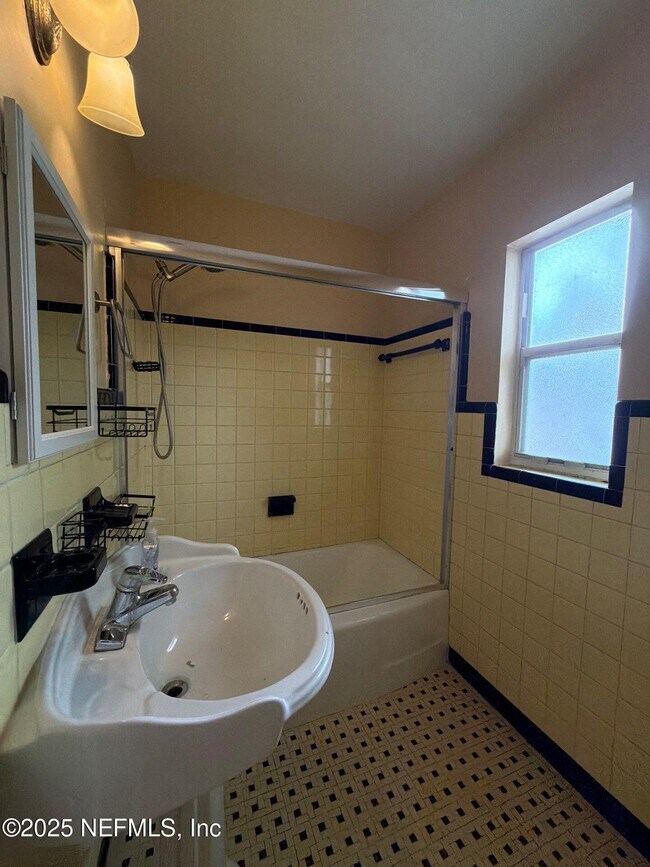 Building Photo - 1359 Stimson St