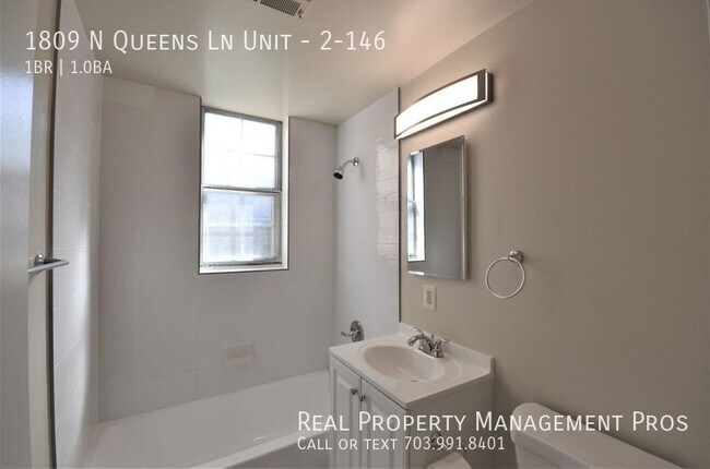 Building Photo - 1809 Queens Ln