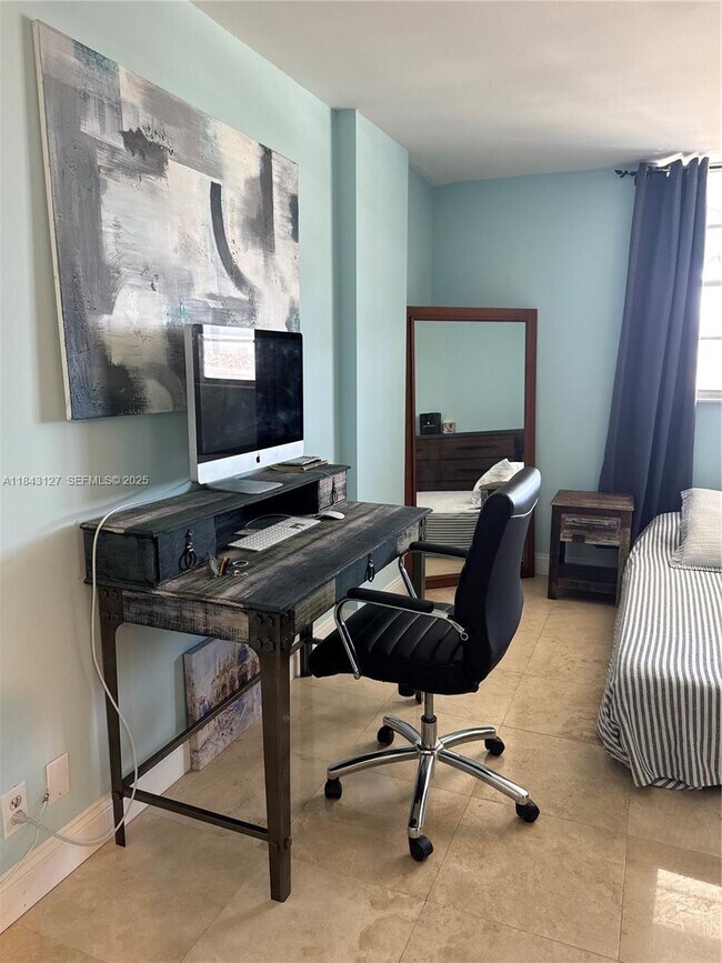 Building Photo - 3545 NE 166th St