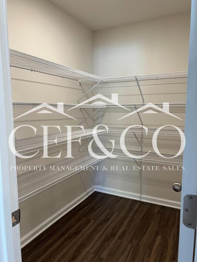 Building Photo - Spacious 5-Bedroom Home with Loft, 2-Car Garage & Neighborhood Amenities