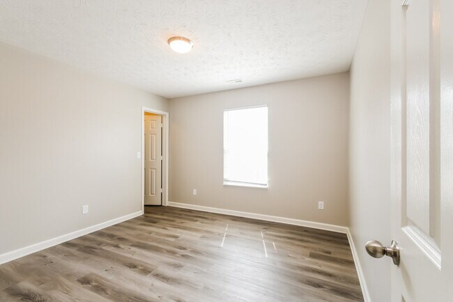 Building Photo - 577 Farnham Dr