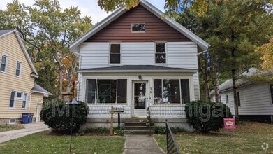 Building Photo - 36 Lowell Ave NE