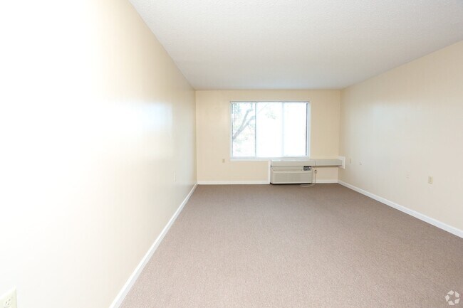 Building Photo - 2100 Greentree N