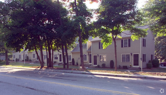 Building Photo - Middle Street Townhouse Apartments