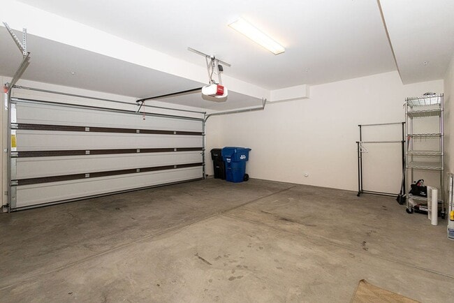 Building Photo - Bright and Airy Split-Level Townhouse in W...