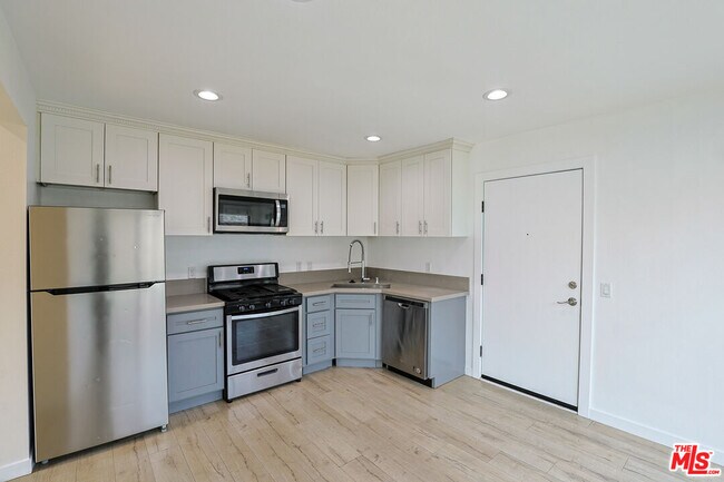 Building Photo - 1277 W 23rd St