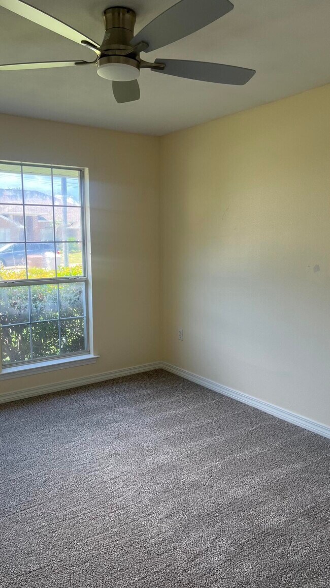 Building Photo - 2154 Castle Grove Dr