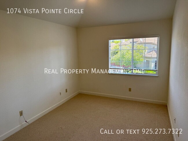 Building Photo - 1074 Vista Pointe Cir