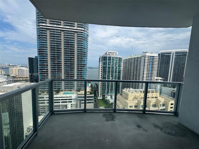 Building Photo - 1060 Brickell Ave