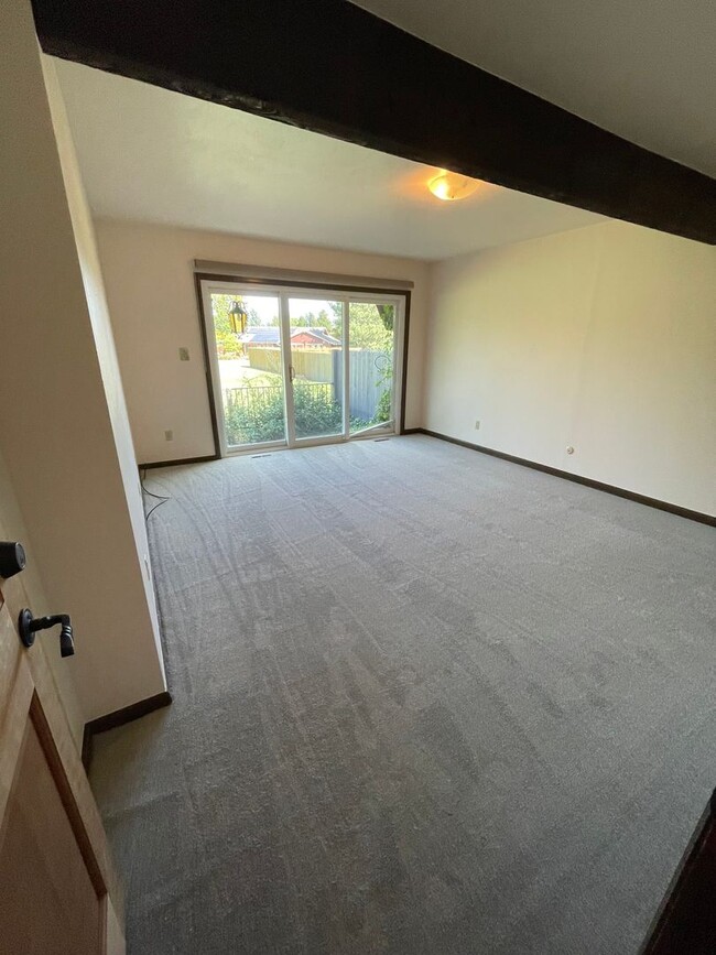 Building Photo - $500 off 1st Month, Spacious Boulder Locat...