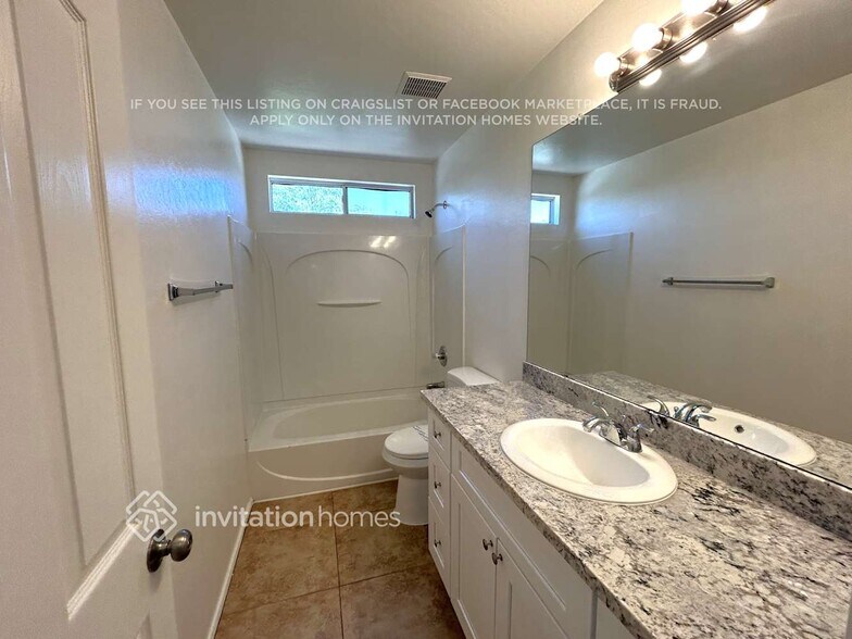 Building Photo - 7421 S 40th Ln