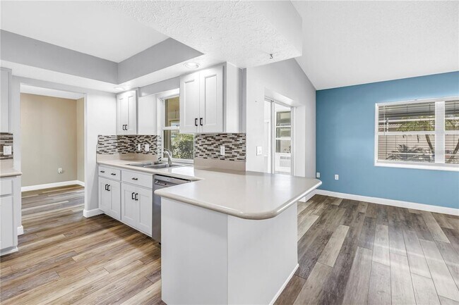 Building Photo - 5771 Timberlake Dr