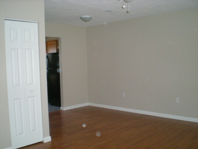 Building Photo - 320 N Ferne Clyffe Rd