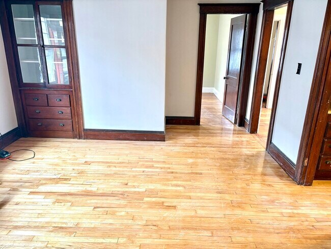 Building Photo - 6 Walnut St