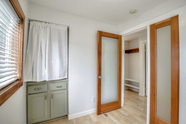 Building Photo - 3669 Madrone Ave