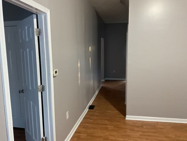 Building Photo - 229 N Richland St