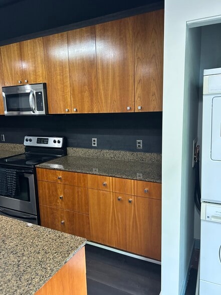 Building Photo - 62 W Colonial Dr
