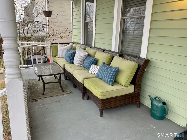 Building Photo - 27 Quintard Ave