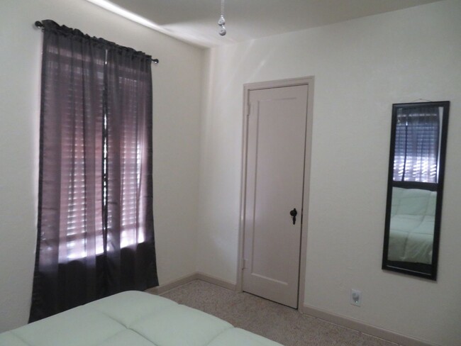 Building Photo - Furnished 2 Bedrooms, 1 Bath Home For Rent