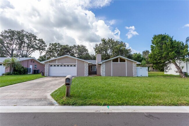 Building Photo - 2021 Valley Dr