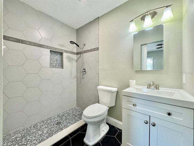 Building Photo - 1601 E Maple Ave