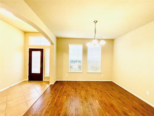 Building Photo - 24814 Colonial Maple Dr