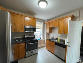 Building Photo - Beautiful 4 Bed Unit Right In East Boston