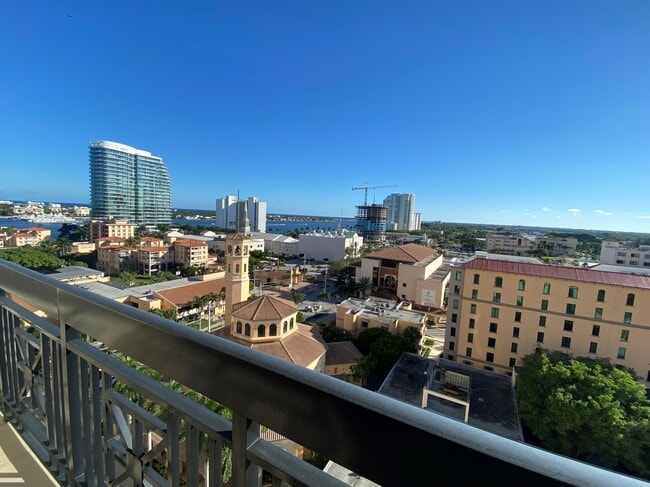 Building Photo - 801 S Olive Ave