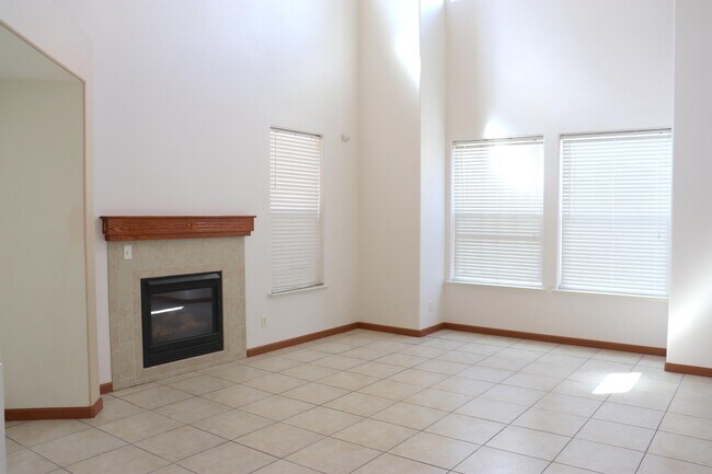 Building Photo - 2346 E Early Ave