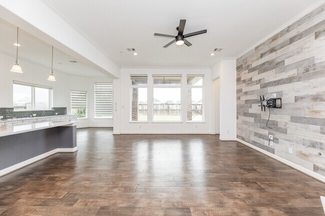 Building Photo - 25514 Kearsley Dr