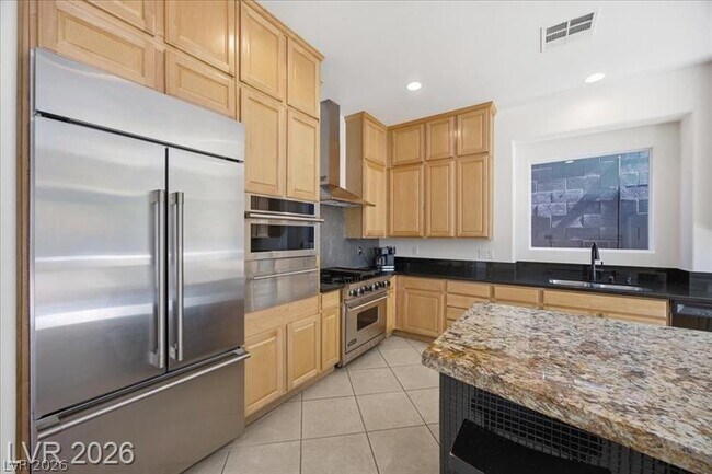 Building Photo - 2765 Struan Ave