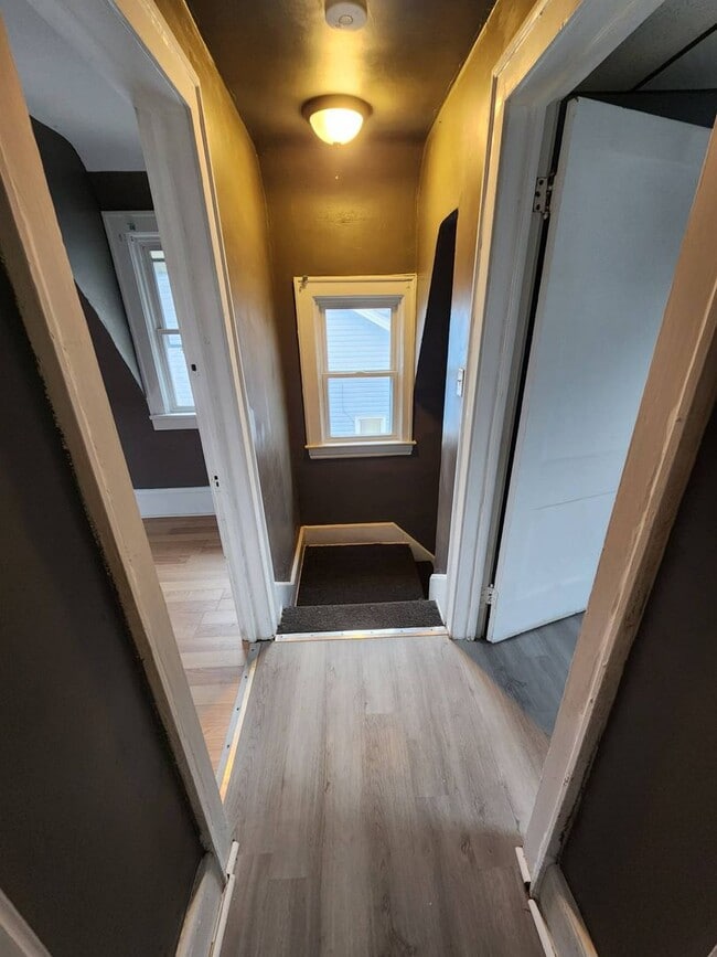 Building Photo - Charming 2-Bedroom Property in Prime Location