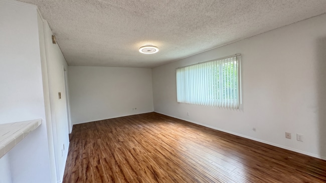 Interior Photo - 20353 Saticoy St