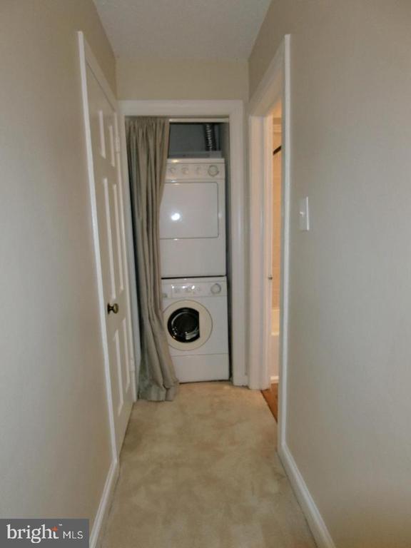 Building Photo - 1734 W Abingdon Dr