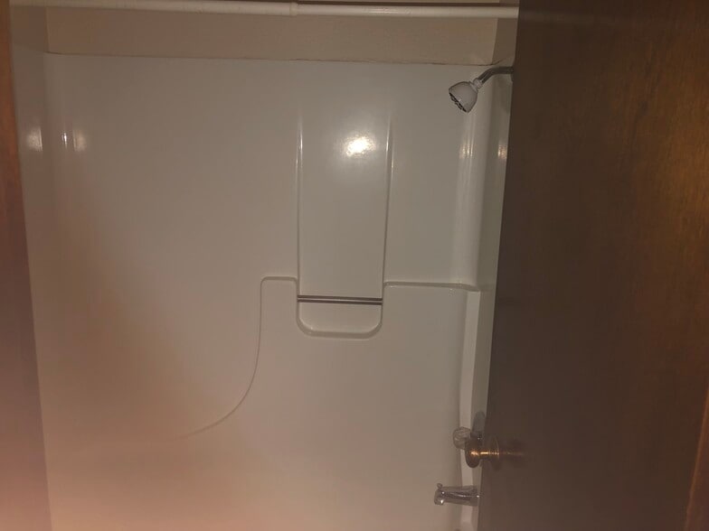 Building Photo - 225 S Ridge Dr