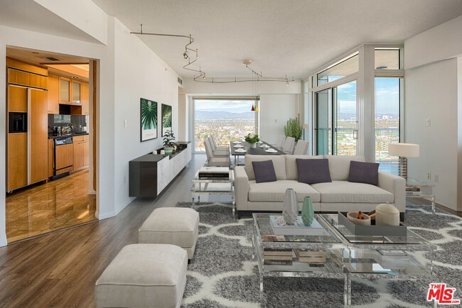 Building Photo - 13600 Marina Pointe Dr