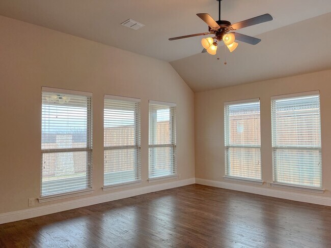 Building Photo - 1205 Roadrunner Dr