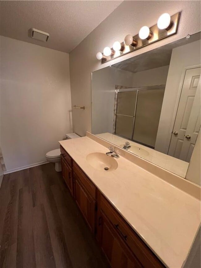 Building Photo - 320 S 11th Pl