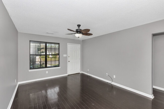 Building Photo - 2904 McDonald Dr SW