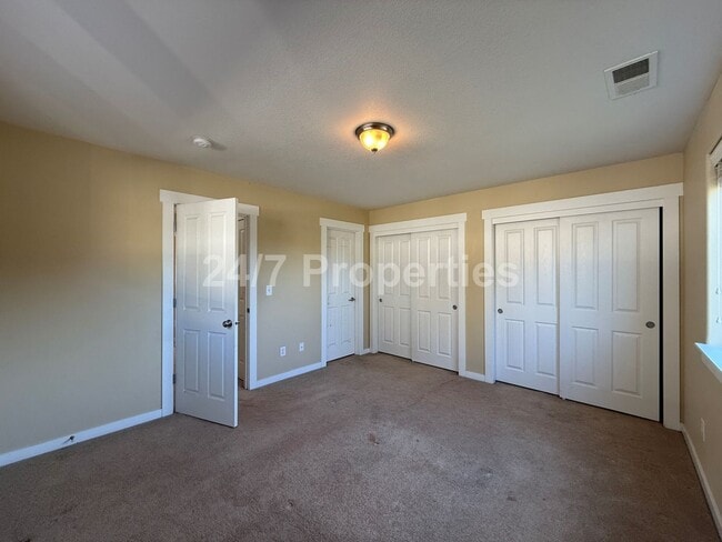Building Photo - Cozy and Spacious Townhome w/ Deck & Balco...
