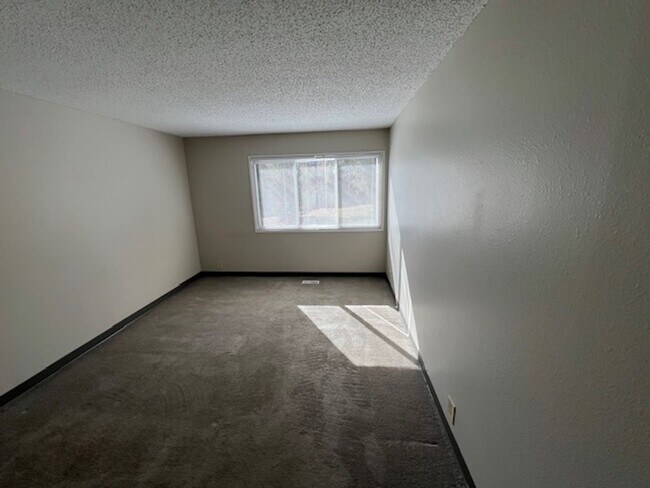 Building Photo - 50% off for your first 4 Months!!!