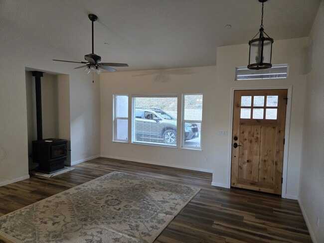 Building Photo - 39034 CA-41