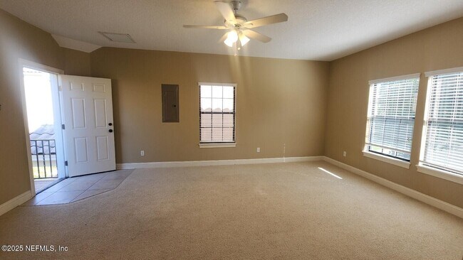Building Photo - 654 S Loop Pkwy