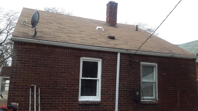 Building Photo - 8544 Roselawn St