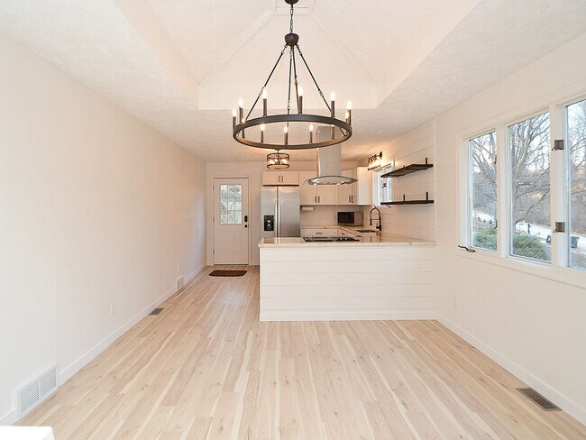 Building Photo - 4640 Washington Ave