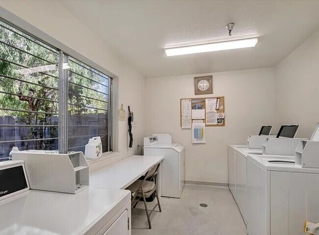 Building Photo - 106 Vista Prieta Ct